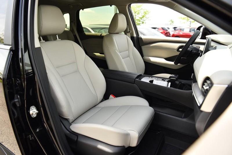 Nissan Rogue Vehicle Image 20
