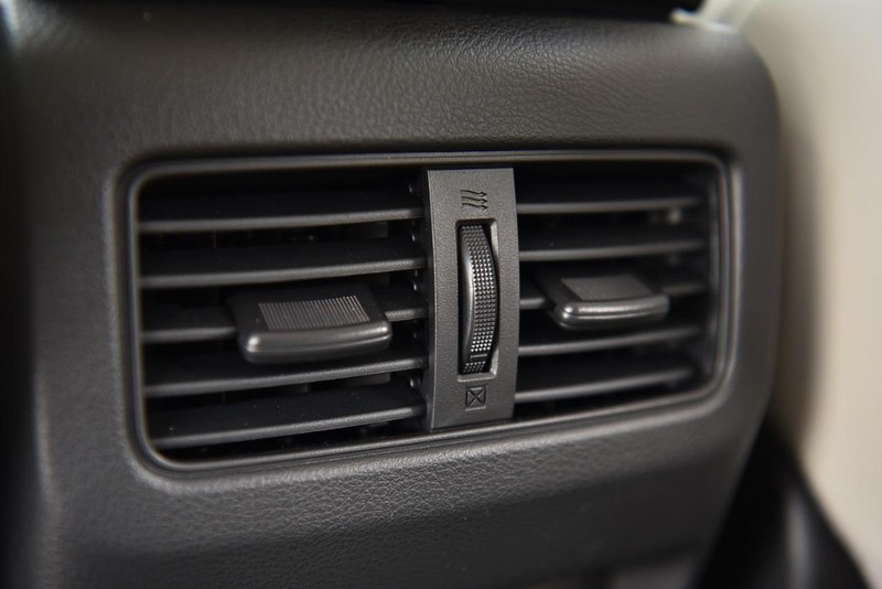 Nissan Rogue Vehicle Image 23