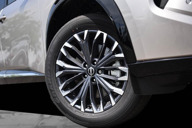 Nissan Rogue Vehicle Image 03