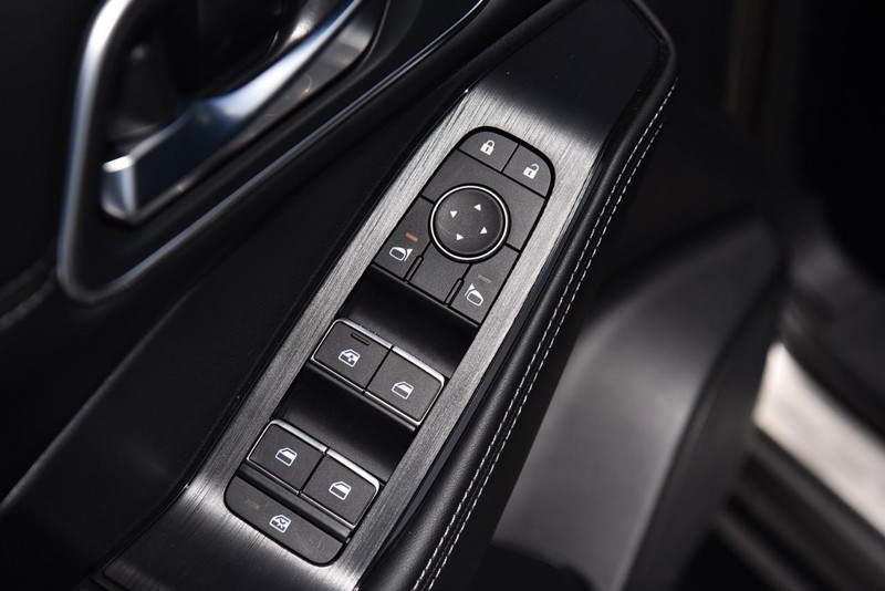 Nissan Rogue Vehicle Image 09