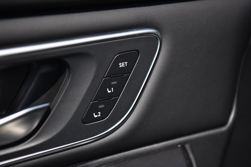 Nissan Rogue Vehicle Image 10