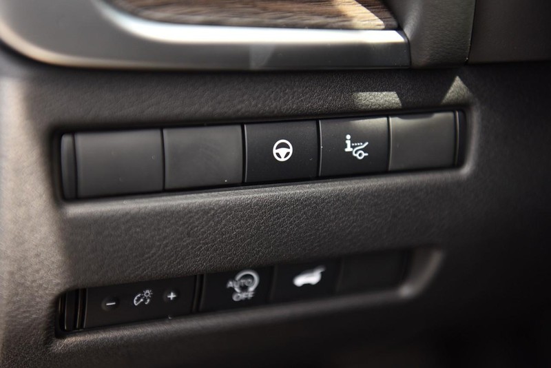 Nissan Rogue Vehicle Image 12