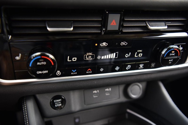 Nissan Rogue Vehicle Image 16