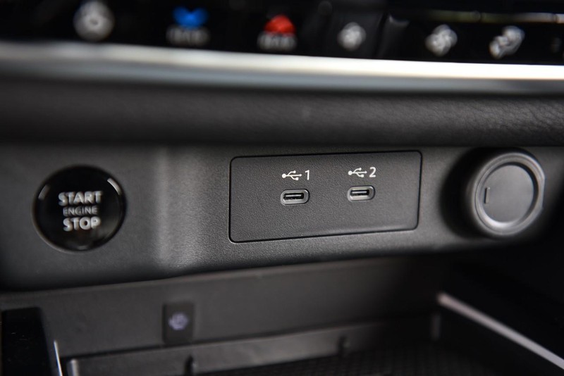Nissan Rogue Vehicle Image 17