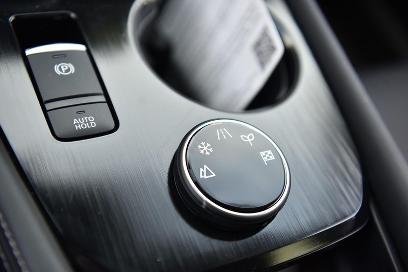 Nissan Rogue Vehicle Image 18