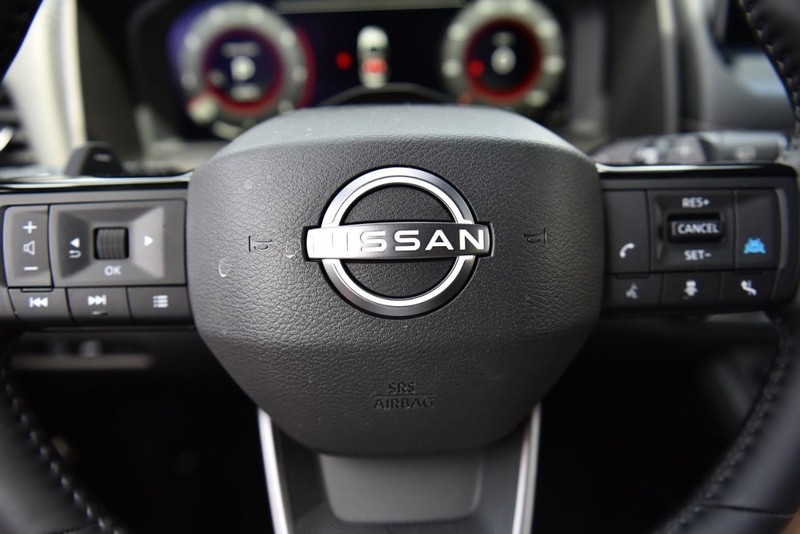 Nissan Rogue Vehicle Image 19
