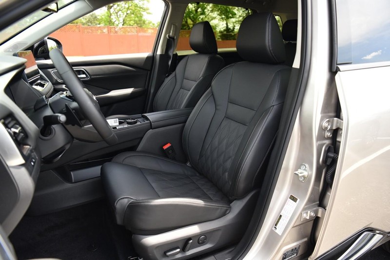 Nissan Rogue Vehicle Image 20