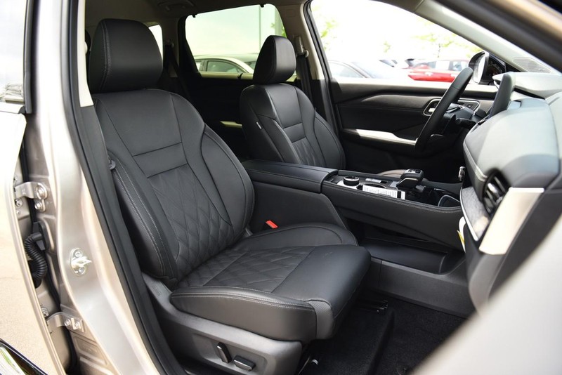Nissan Rogue Vehicle Image 21