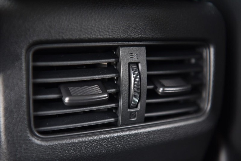 Nissan Rogue Vehicle Image 24