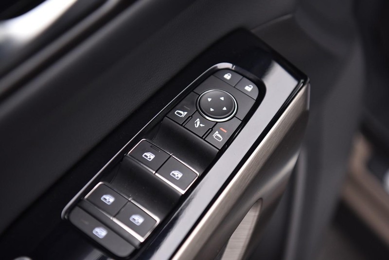 Nissan Pathfinder Vehicle Image 09