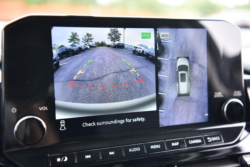 Nissan Pathfinder Vehicle Image 14