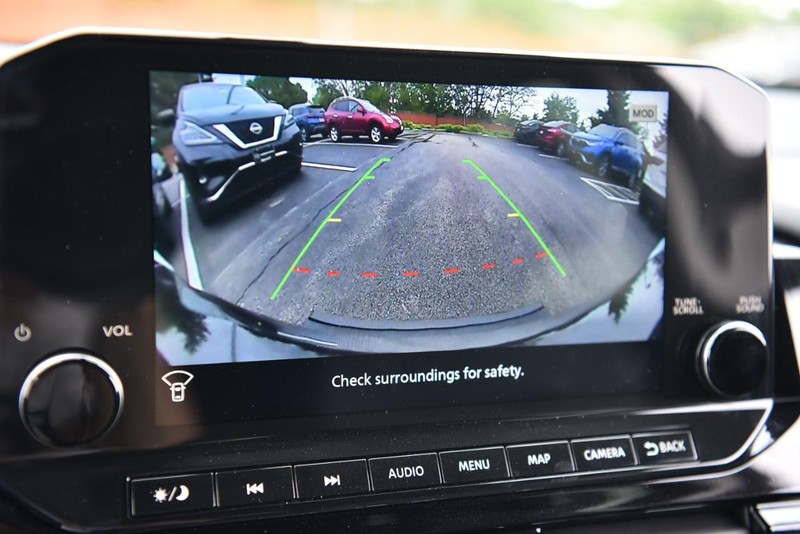 Nissan Pathfinder Vehicle Image 18