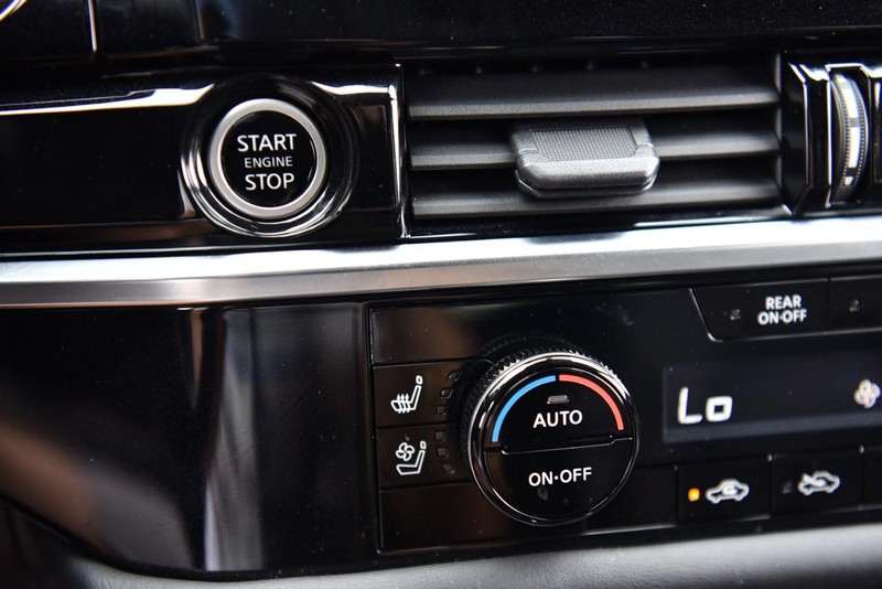 Nissan Pathfinder Vehicle Image 19