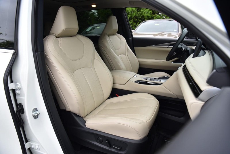 INFINITI QX60 Vehicle Image 26