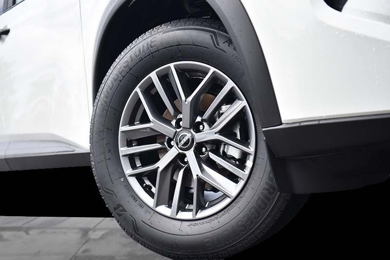 Nissan Rogue Vehicle Image 03