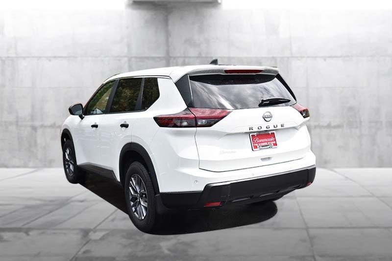 Nissan Rogue Vehicle Image 07