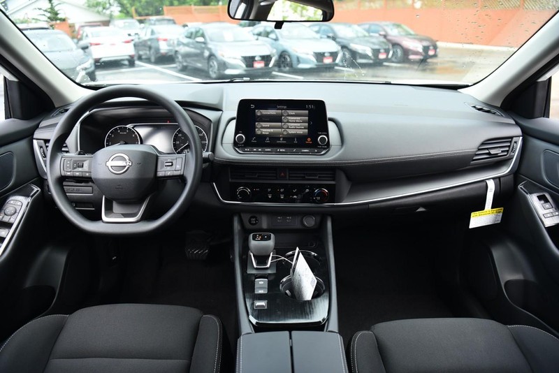 Nissan Rogue Vehicle Image 08
