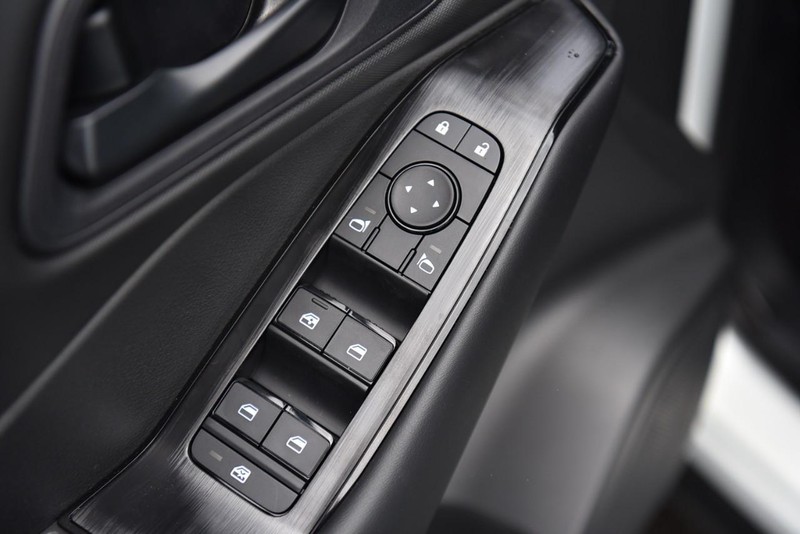 Nissan Rogue Vehicle Image 09