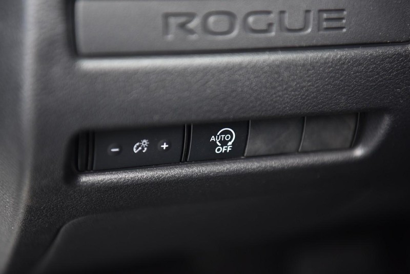 Nissan Rogue Vehicle Image 11