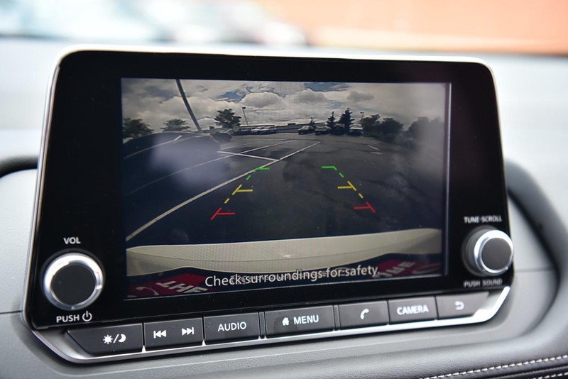 Nissan Rogue Vehicle Image 13