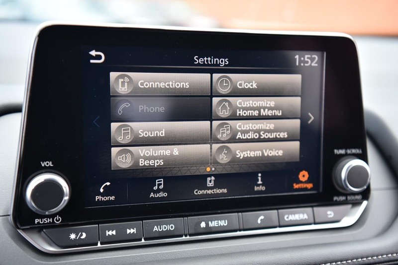 Nissan Rogue Vehicle Image 14