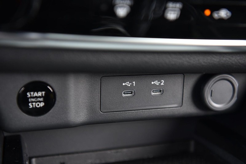 Nissan Rogue Vehicle Image 16