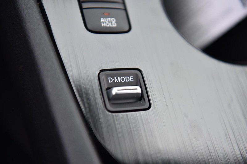 Nissan Rogue Vehicle Image 17