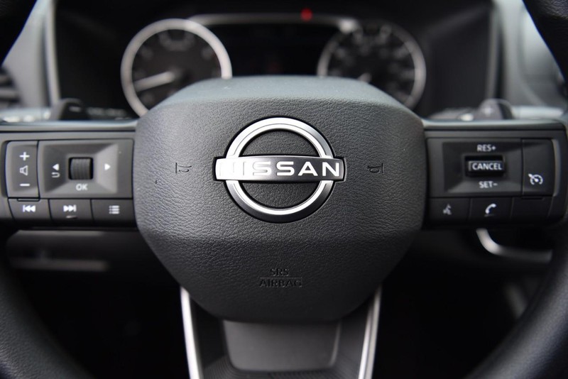 Nissan Rogue Vehicle Image 18