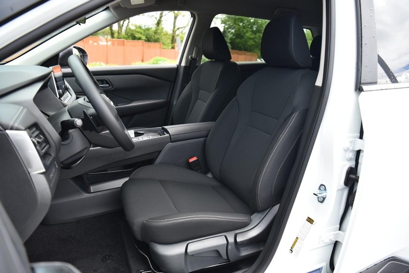 Nissan Rogue Vehicle Image 19