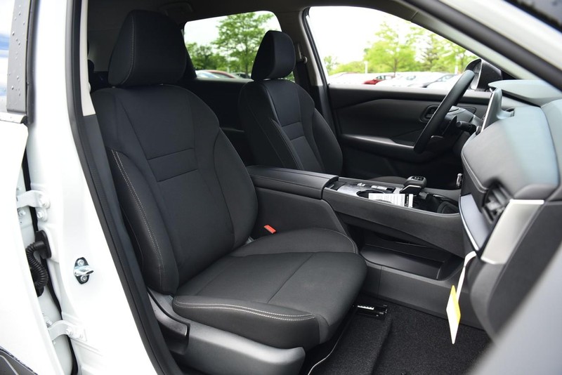 Nissan Rogue Vehicle Image 20