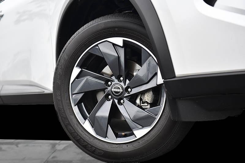 Nissan Rogue Vehicle Image 03