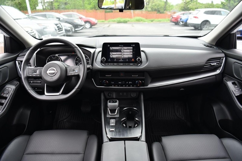 Nissan Rogue Vehicle Image 08