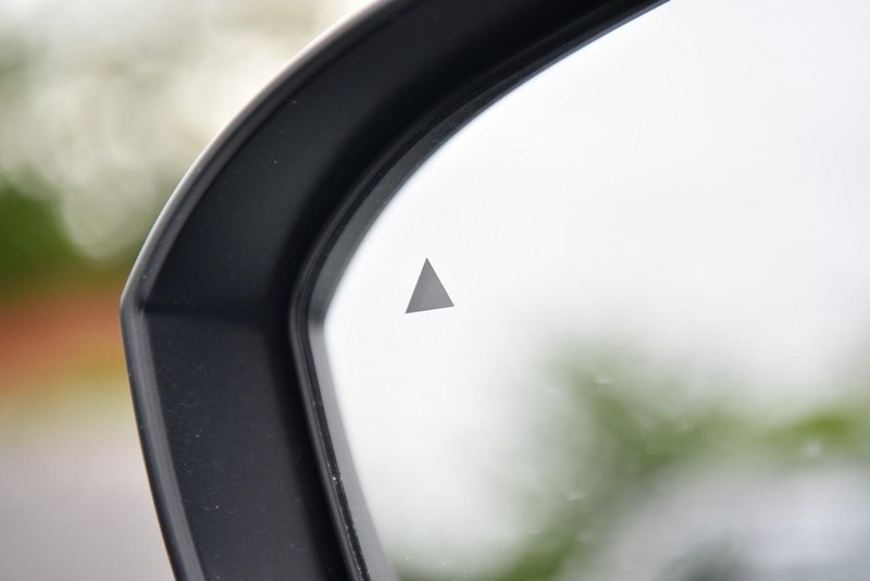 Nissan Rogue Vehicle Image 10