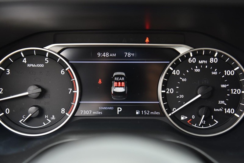 Nissan Rogue Vehicle Image 12