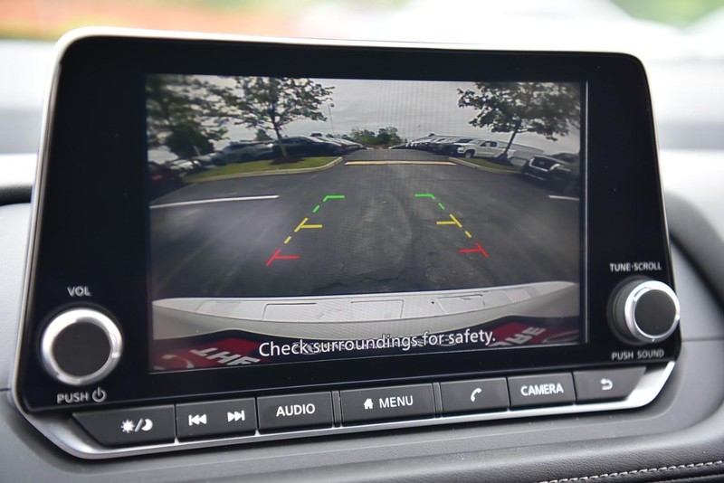 Nissan Rogue Vehicle Image 13