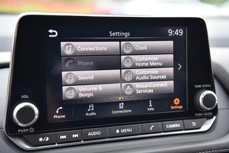 Nissan Rogue Vehicle Image 14