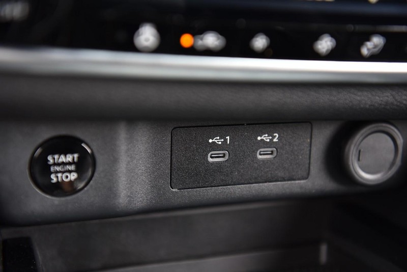 Nissan Rogue Vehicle Image 16