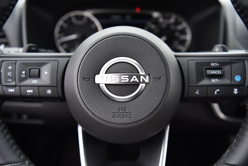 Nissan Rogue Vehicle Image 18