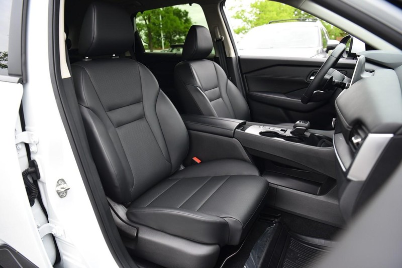 Nissan Rogue Vehicle Image 20