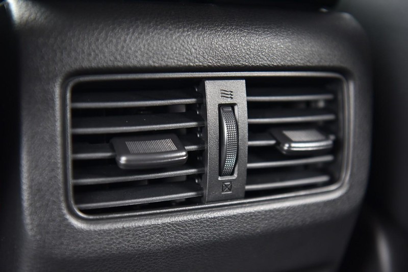 Nissan Rogue Vehicle Image 23