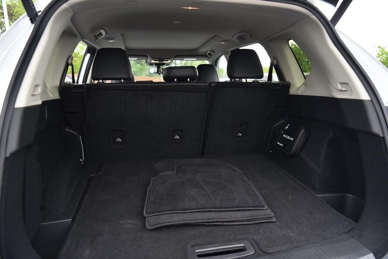 Nissan Rogue Vehicle Image 25