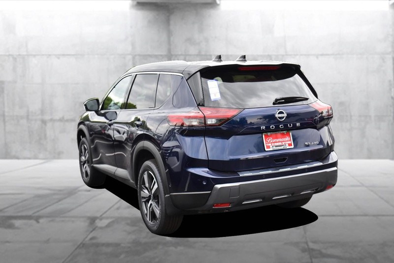 Nissan Rogue Vehicle Image 07