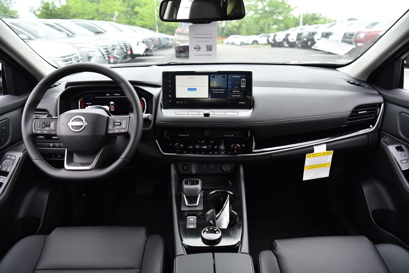 Nissan Rogue Vehicle Image 08