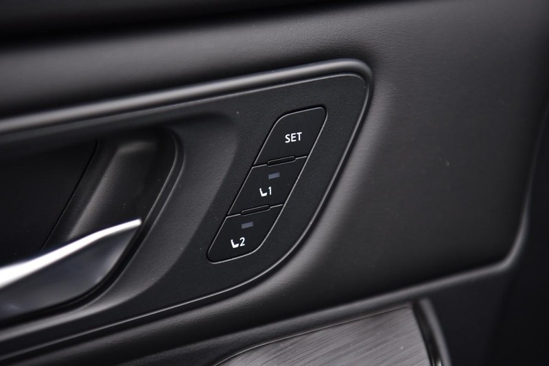 Nissan Rogue Vehicle Image 10