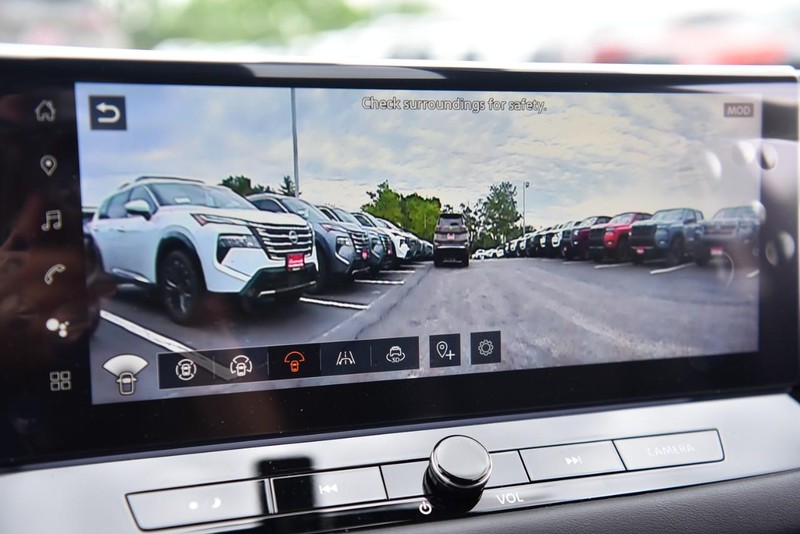 Nissan Rogue Vehicle Image 17