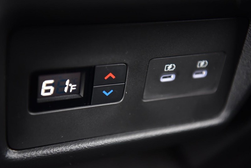 Nissan Rogue Vehicle Image 28