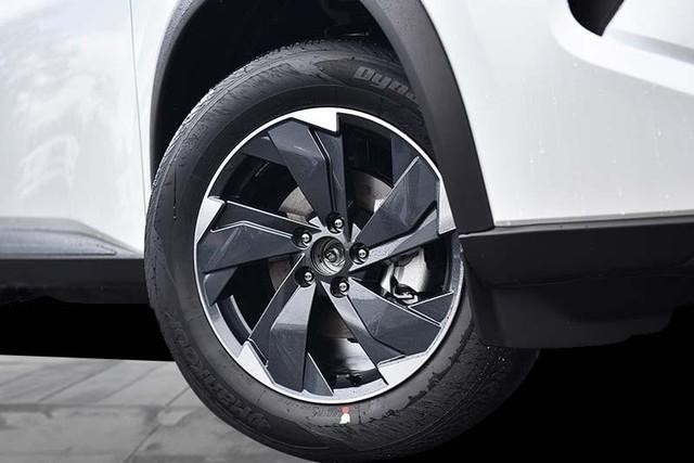 Nissan Rogue Vehicle Image 03