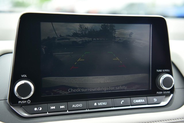 Nissan Rogue Vehicle Image 13