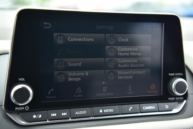 Nissan Rogue Vehicle Image 14