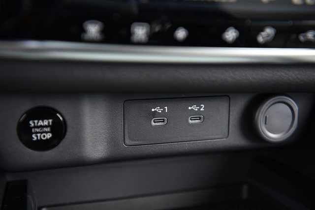Nissan Rogue Vehicle Image 16